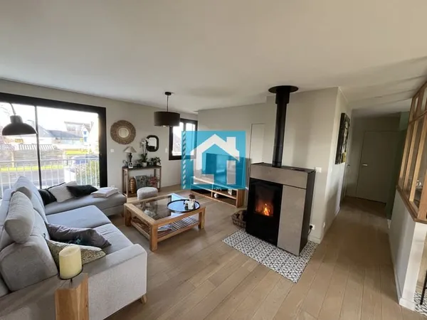 Maison 4 pièces entièrement rénovée 98 m2 sur terrain d'envi