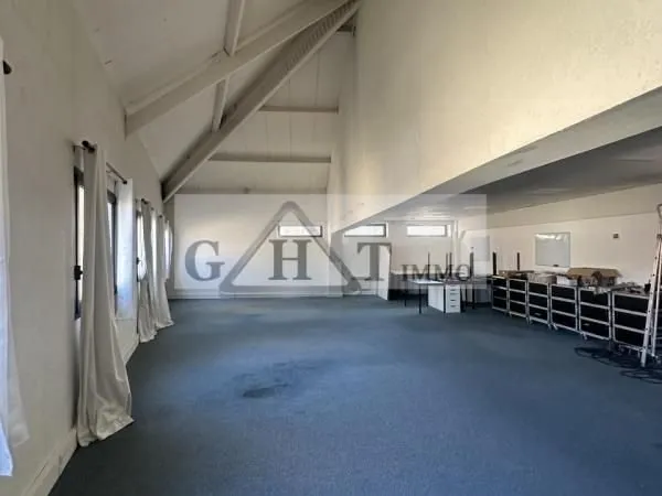 Bureau 105 m²