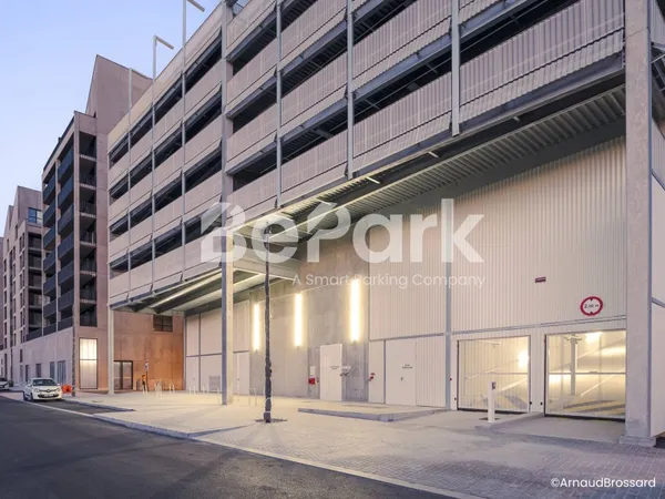 Parking à louer à Bordeaux - Rue des Queyries