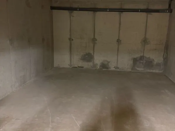 À louer grands garages de 24 m2 à Porto- vecchio dans résidence securisée