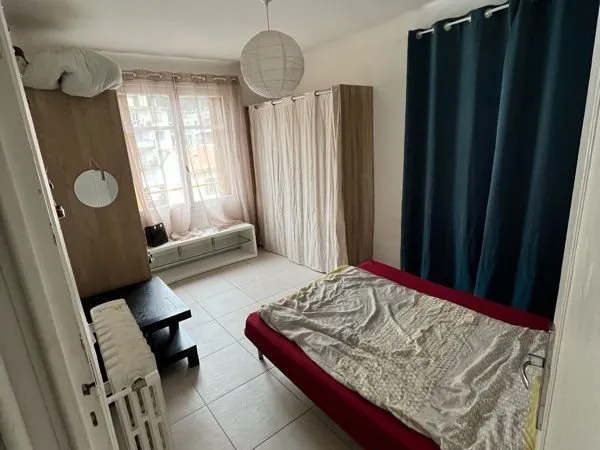 Chambre dans coloc de femmes