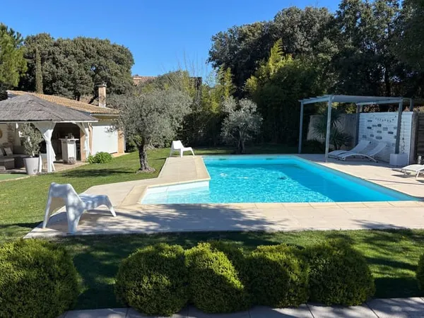 Maison 8 pièces 213 m²
