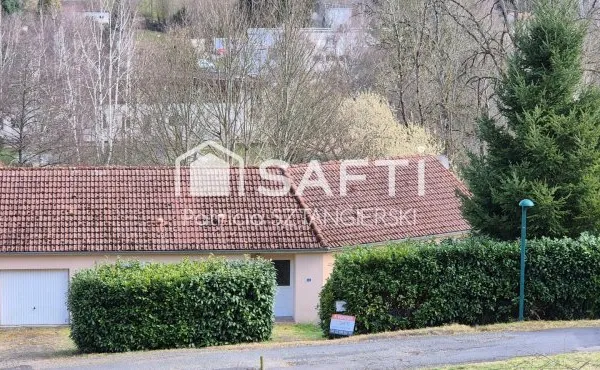 Maison T4 de plain pied avec terrain, quartier calme, proximité des commerces.