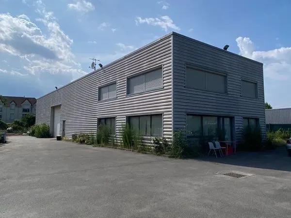 Entrepôt - bureaux indépendants