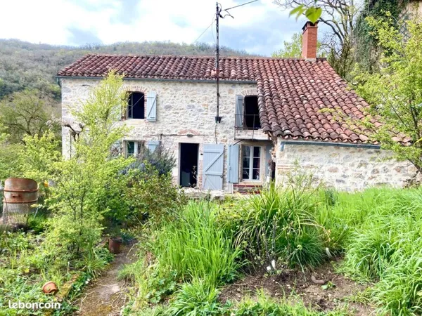 A VENDRE Maison ancienne dans VERS