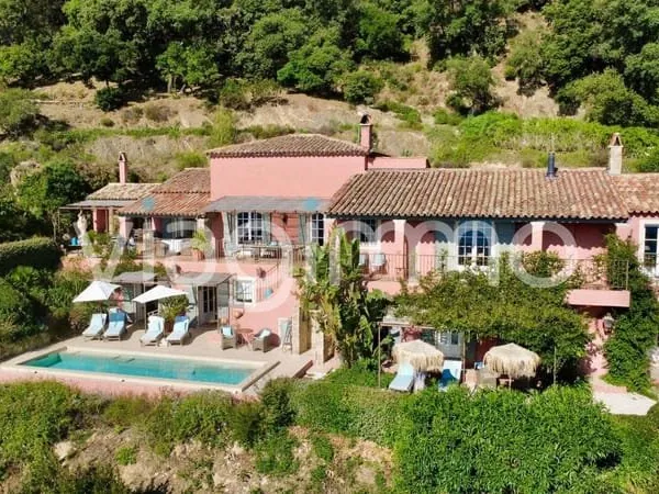 Maison 6 pièces 315 m²