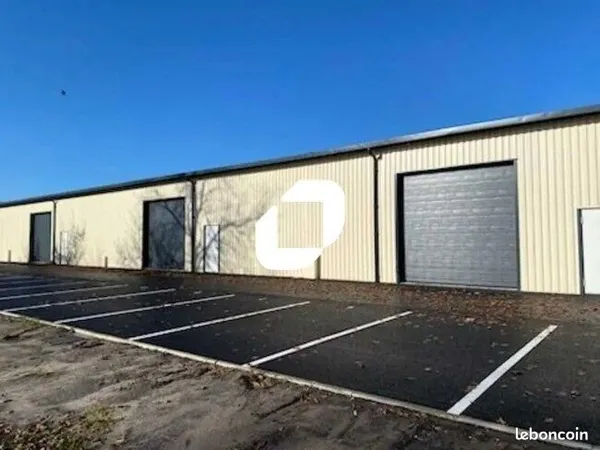Hangar local d'activité