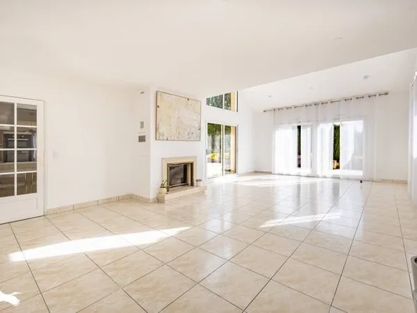 Maison de plain-pied 7 pièces 255 m²