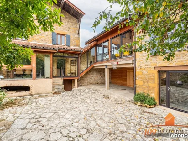 Château 8 pièces 215 m²