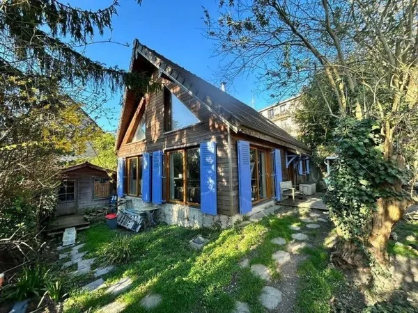 Maison en bois atypique et pleine de charme, 3 chambres