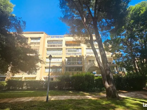 Bel appartement T3 idéalement situé dans une résidence sécurisée