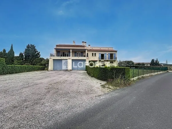 Villa à BOULETERNERE 6 chambres, vaste garage et terrasse.