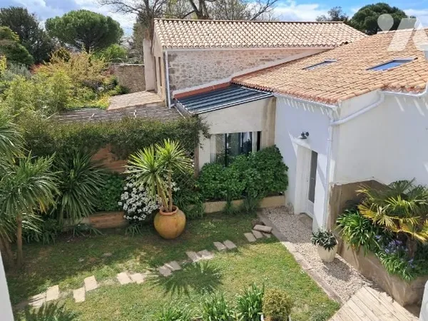 Maison 8 pièces 240 m²