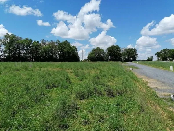 Terrain à bâtir de 756 m² à CASSAGNES-BEGONHES