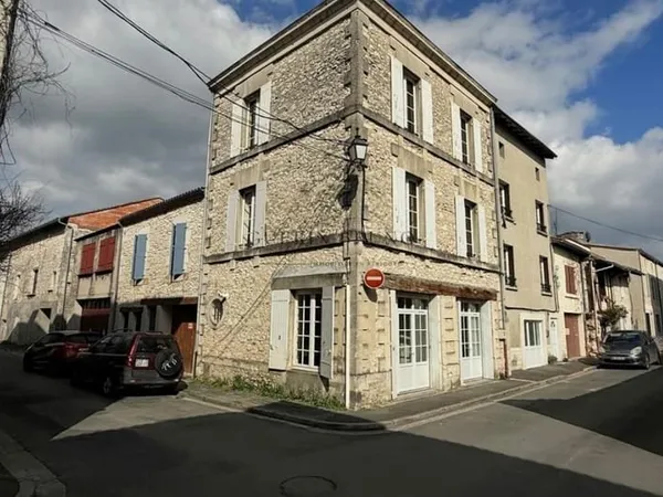 EXCLUSIVITÉ - IMMEUBLE DE CARACTÈRE EN PLEIN CENTRE D'EYMET