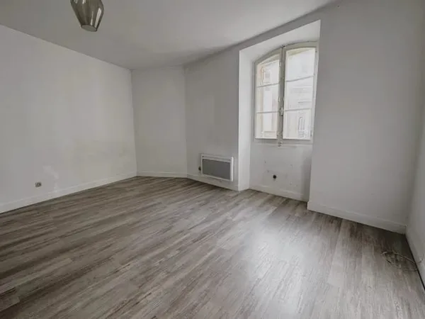 Bordeaux Hyper Centre Appartement T1 à rafraichir