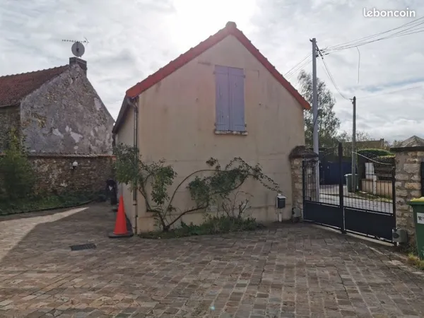 Maison F2 meublée 50m² - Parking, Cour sécurisée & Calme