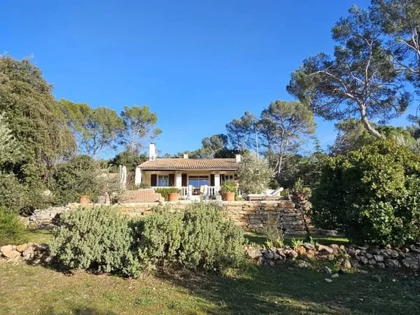 Propriété sur Carces, avec piscine et jacuzzi
