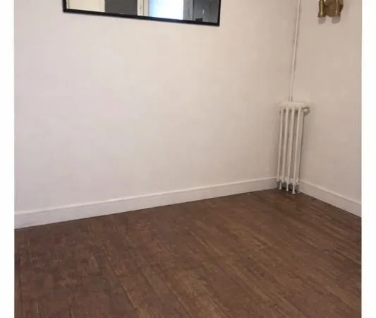 Studette 9m2 quartier Commerce / Charles Michel