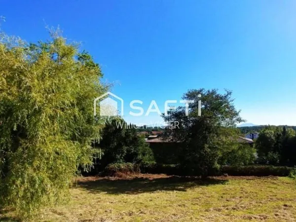 Terrain constructible 814 m²