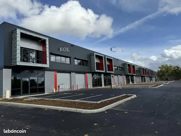 Local d'activité 7 560 m²