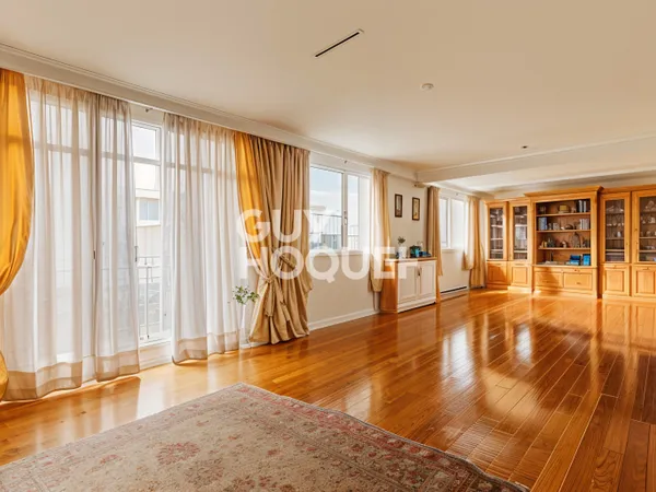 APPARTEMENT À VENDRE DE 5 PIÈCES DE 174,00 M²