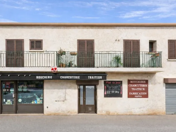 Local commercial 136 m²
