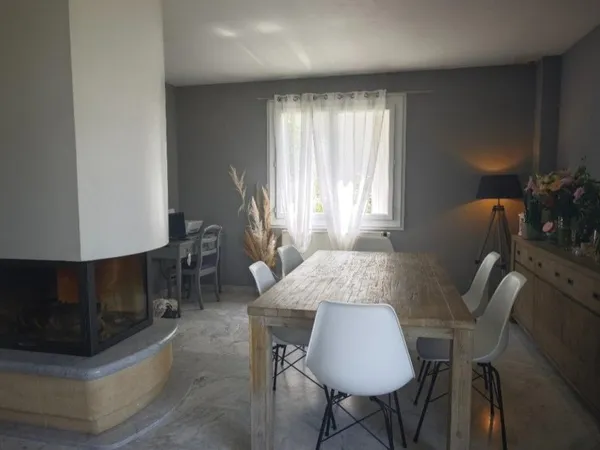 Beauzelle , coeur de village , villa de 179m² sur deux niveaux + sous sol et garage sur une charmant