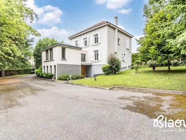 Maison 18 pièces 345 m²