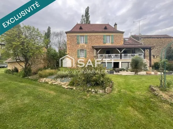 Maison de village à la campagne
