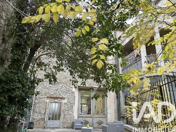 Bâtiment 385 m²