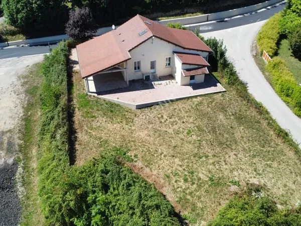 Maison 4 pièce(s) 105 m2 située entre LONS-LE-SAUNIER et LOUHANS et ses 157 arcades à 10 minutes de 