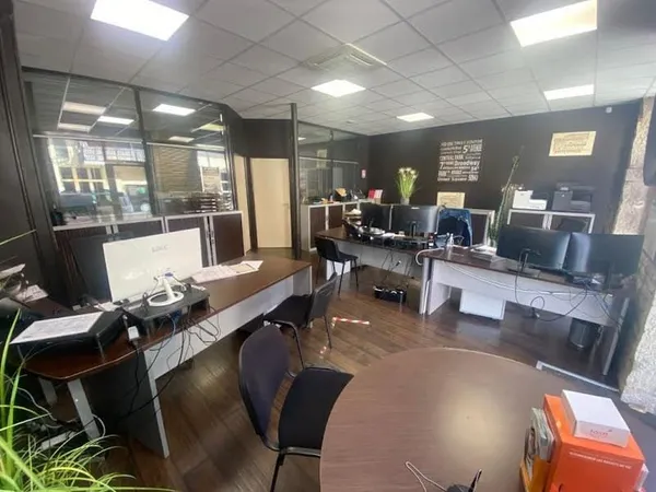 Local 65 m²