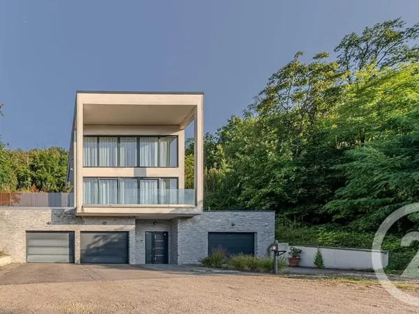 Maison 7 pièces 277 m²
