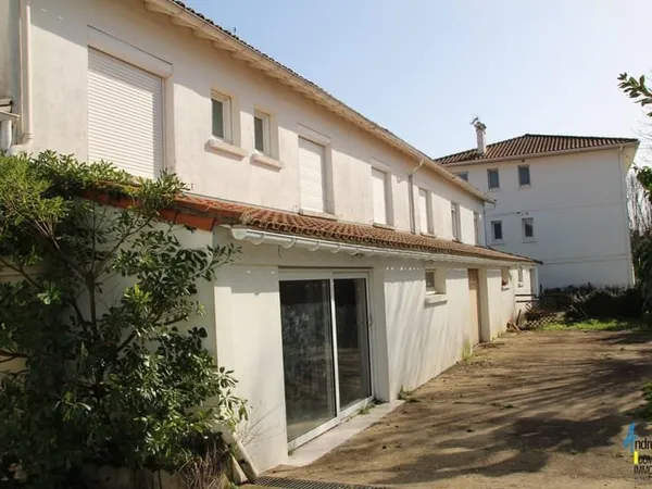 Ensemble immobilier de 4 logements, à rénover