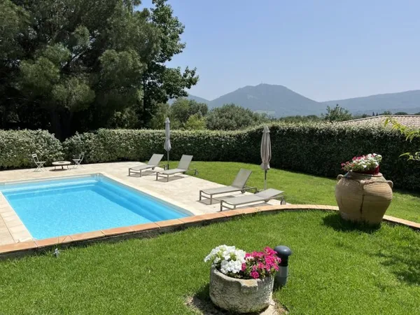 VILLA DOUBLE AVEC PISCINE - 2 245 m2