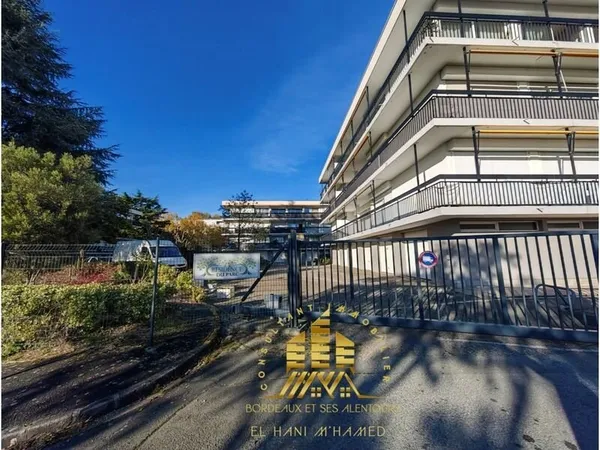 À vendre : garage spacieux et sécurisé à Cenon - Idéal stockage ou investissement