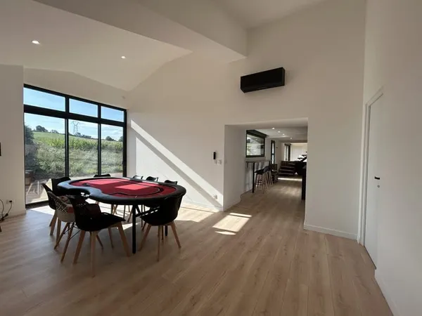 MAISON EN PIERRE DE 165 M2 AVEC GARAGE ET GRANGE
