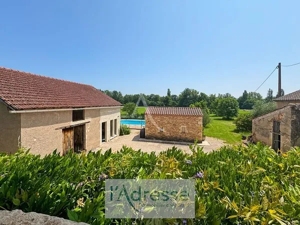 Propriété en pierre avec piscine et dépendances à Duravel (46700)