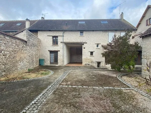 Maison de caractère de 1850 d'environ 195 m2 avec charme, vo