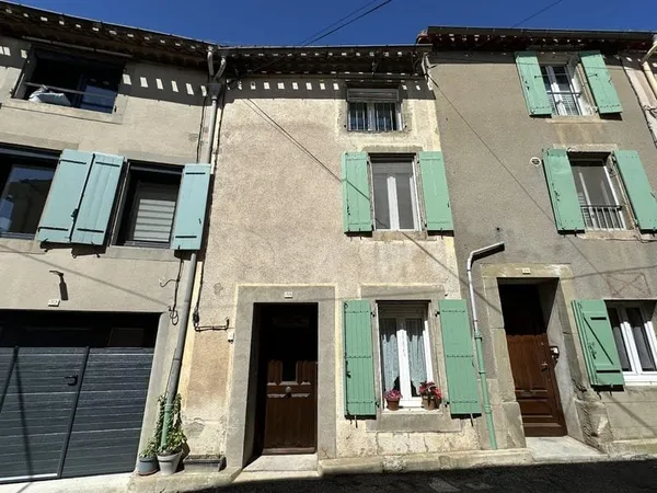 Jolie maison de village avec des éléments de caractère