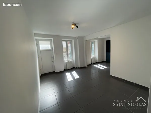 Studio 4 pièces 74 m²