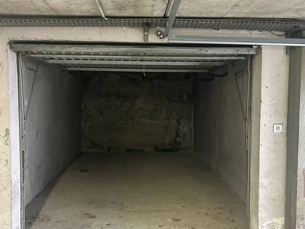 Garage sécurisé à louer
