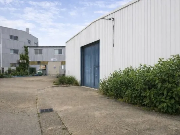 ENTREPOT à LOUER