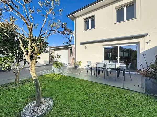 Maison Coup de Coeur avec Jardin et Garage Traversant