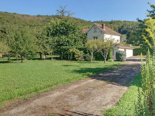 MAISON FAMILALE 6 PIECES 134 M2 SUR JARDIN 3000 M2 46700 DURAVEL