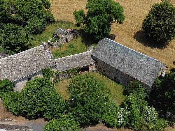 Authentique corps de ferme à rénover