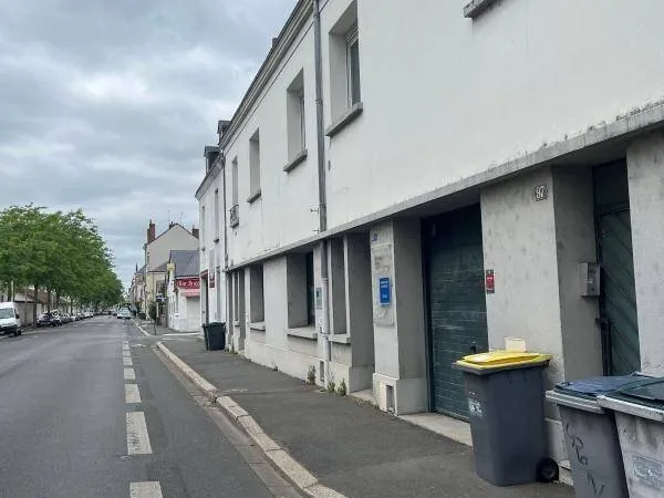 Local 77 m²