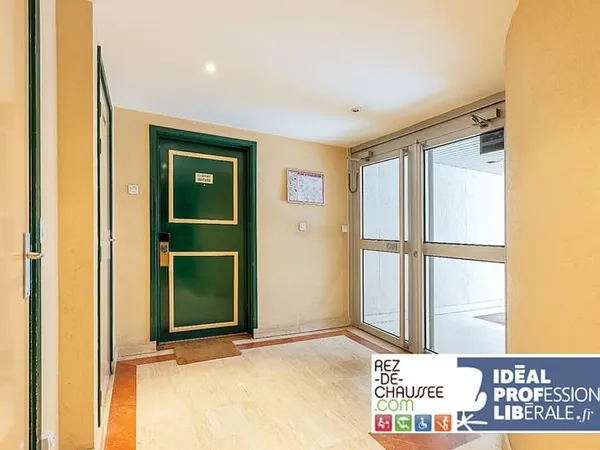 APPARTEMENT DE 3 PIECES TRAVERSANT AVEC UNE TERRASSE