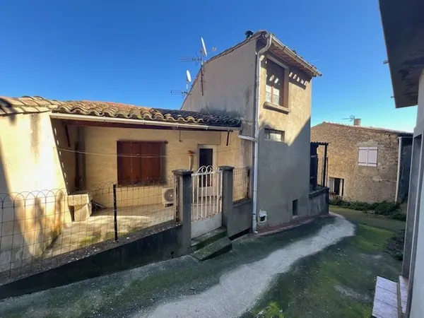 Maison de village avec cour et garage